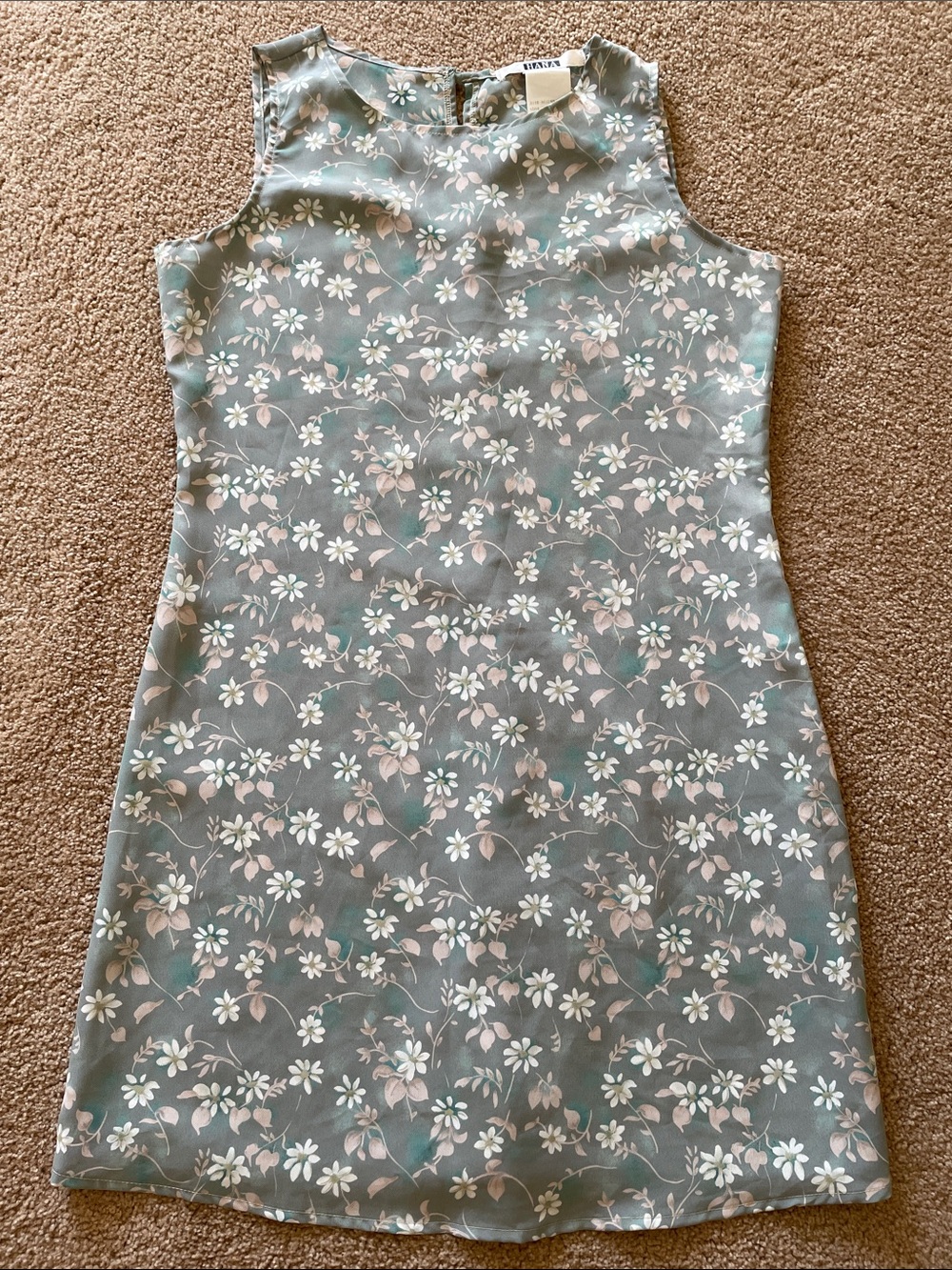 Hana Sleeveless Floral Shift Dress in Sage Green